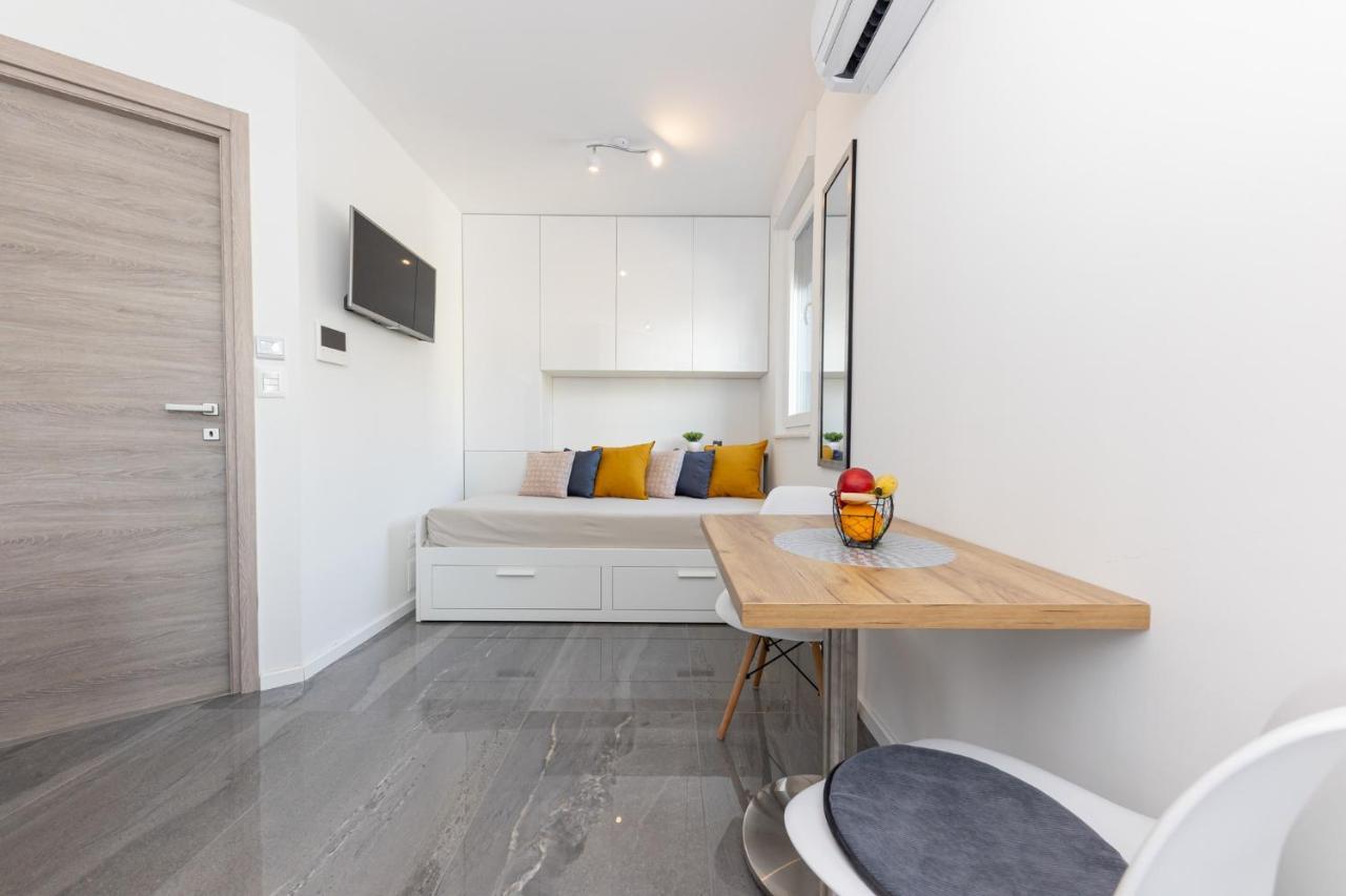 New Studio For 2, Free Private Garage Spot, Wi-Fi, 200 M From Mall Of Сплит Екстериор снимка