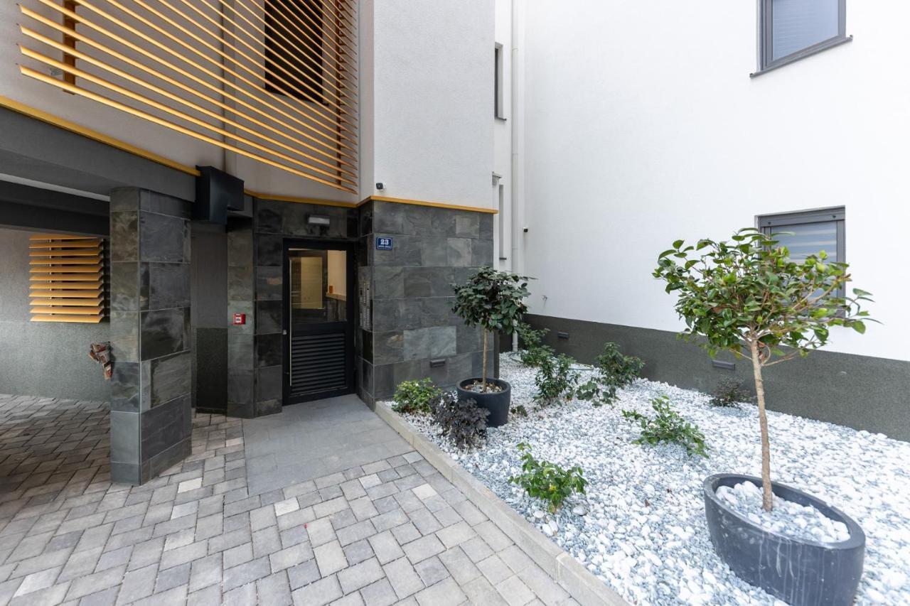 New Studio For 2, Free Private Garage Spot, Wi-Fi, 200 M From Mall Of Сплит Екстериор снимка